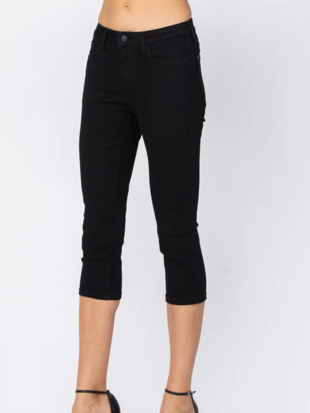 Judy Blue Midrise black denim capris size 7/28